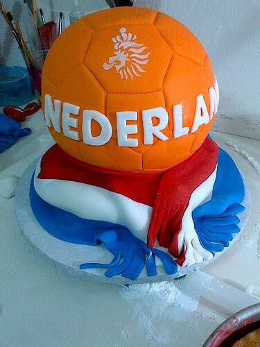 f8681267df2557c29331af8bb6507bb8--holland-football-cakes